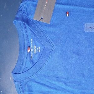 Tommy Hilfiger • shirt collar V • Size S.